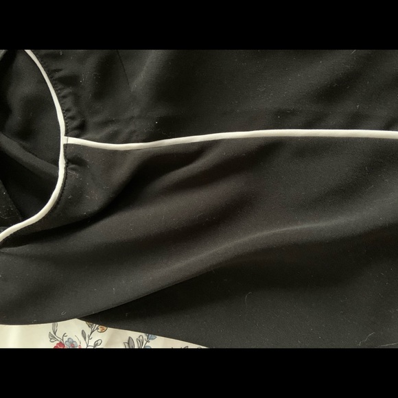 Contrast trim v neck - Picture 2 of 2